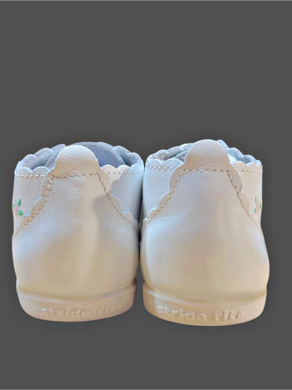 Stride Rite Vintage White Leather Lace-Up Shoe with Floral Embroidery Sz 4.5 D